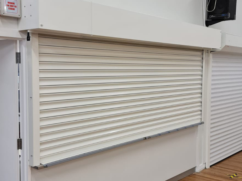 security-roller-shutter-hatch-restaurant-2